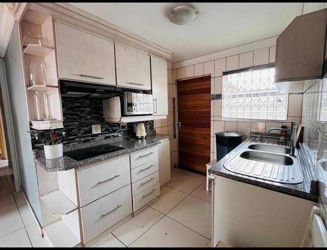 4 BEDROOM HOUSE FOR SALE IN CLAYVILLE